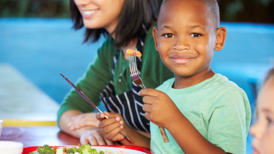 Chế độ ăn uống tốt nhất cho trẻ mắc bệnh tiểu đường tuýp 1 là gì?