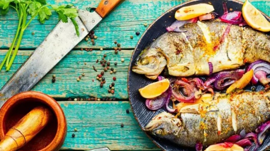 Cá giàu omega 3, nếu kết hợp với thực phẩm này sẽ gây ra các bệnh về tiêu hóa