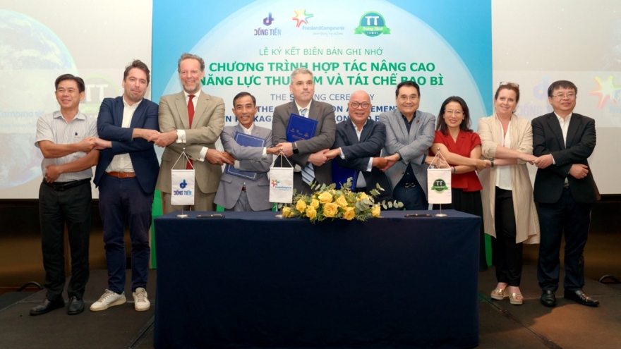 FrieslandCampina Việt Nam hợp tác nâng cao năng lực thu gom tái chế bao bì