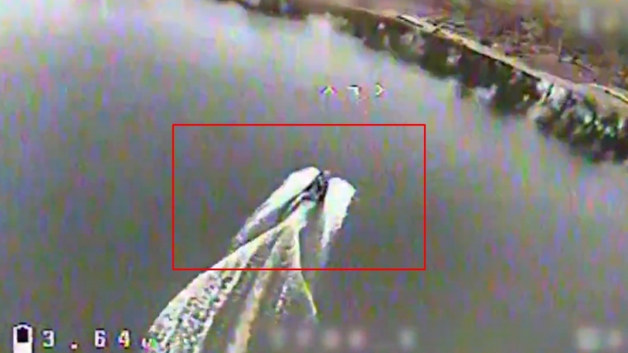Cận cảnh UAV Nga bám đuổi và hạ gục xuồng quân sự Ukraine trên sông Dnipro
