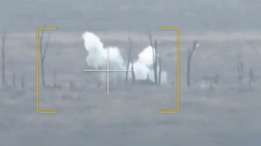 Công sự của lính Ukraine nổ tung sau khi UAV cảm tử Nga lao vào