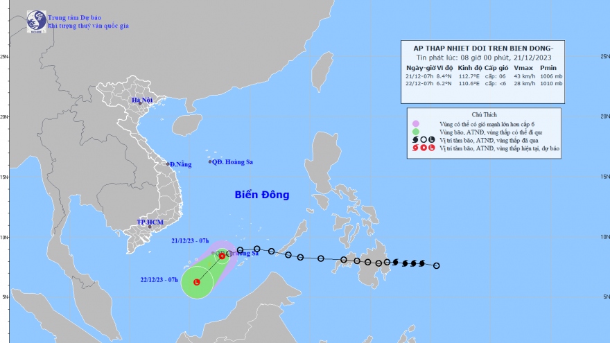 Áp thấp nhiệt đới đang suy yếu dần trên Biển Đông