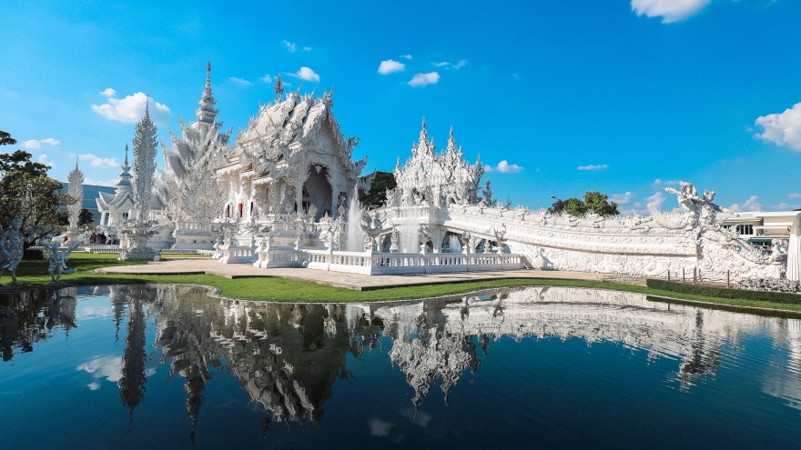 Ngôi chùa trắng nổi tiếng Thái Lan nằm tại điểm du lịch nào?