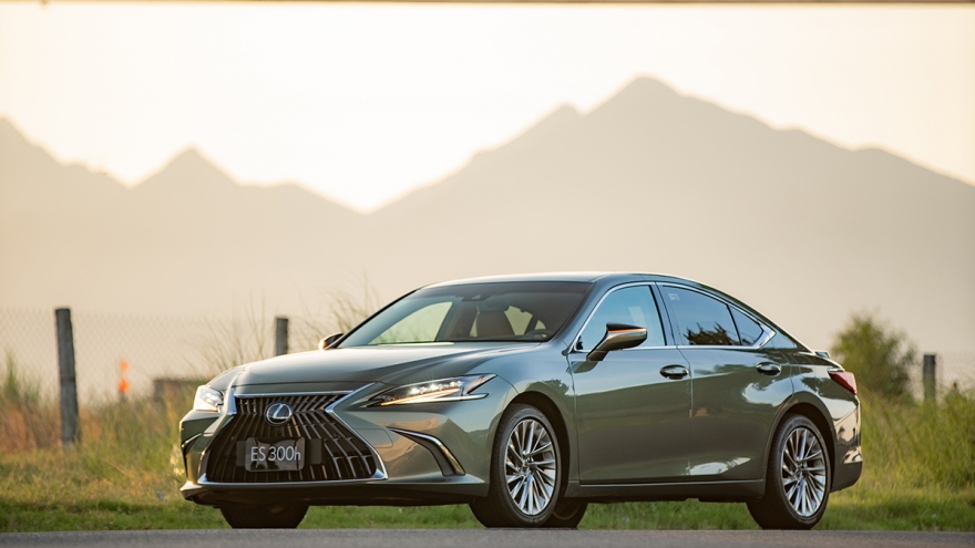 Lexus ES: Chiếc sedan hạng sang chuẩn mực cho giới doanh nhân hiện đại