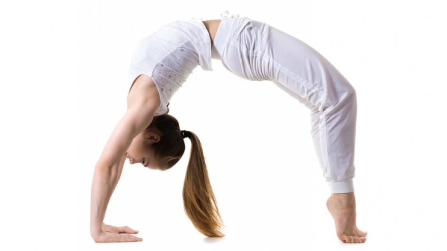 7 tư thế yoga "siêu hiệu quả" để chị em có vòng một đẹp