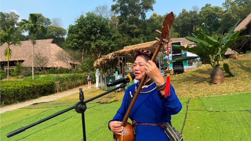 Nghệ nhân nhân dân Hoàng Thị Bích Hồng - người "truyền lửa" hát Then, đàn Tính