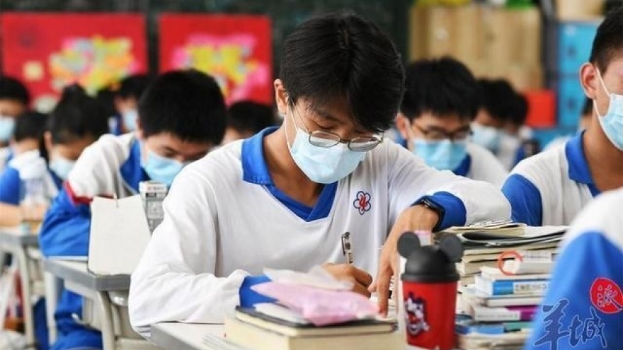 Hơn 80% cơ sở dạy thêm ở Trung Quốc bị đóng cửa, quảng cáo dạy thêm bị dập tắt