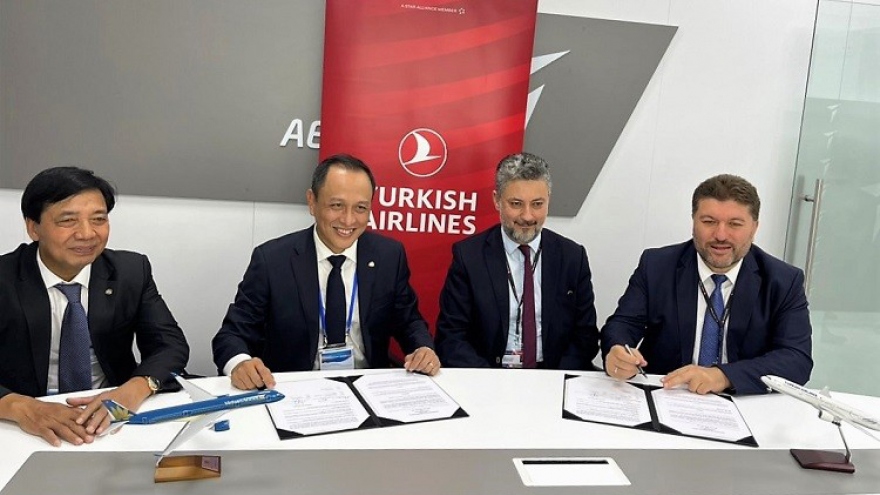 Vietnam Airlines, Turkish Airlines ink cooperation deal