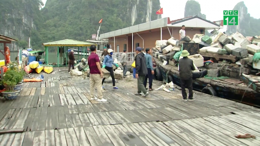 Hơn 2.000 m3 rác thải được thu gom trên vịnh Hạ Long