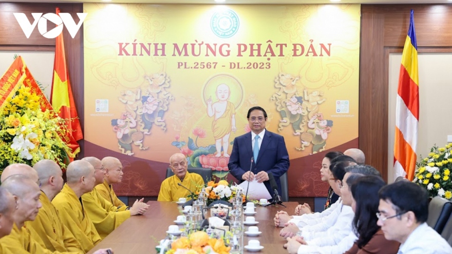 PM Chinh offers congratulations on Lord Buddha's 2567th birthday.