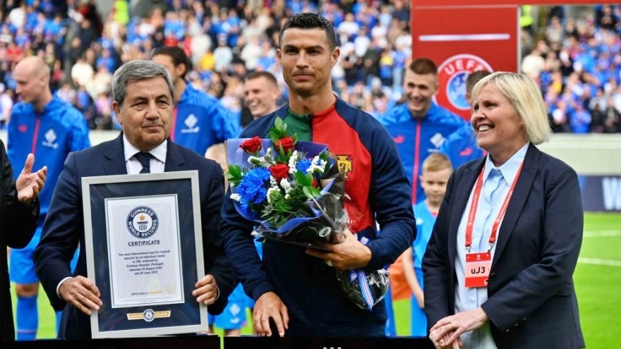 Ronaldo lập kỷ lục Guinness trong thời gian ngày canh ty Bồ Đào Nha thắng trận