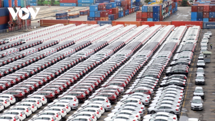 Imports of automobiles rise in June