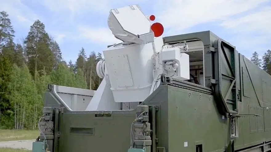 Vũ khí độc nhất vô nhị của Nga có thể đốt cháy UAV, chọc mù vệ tinh