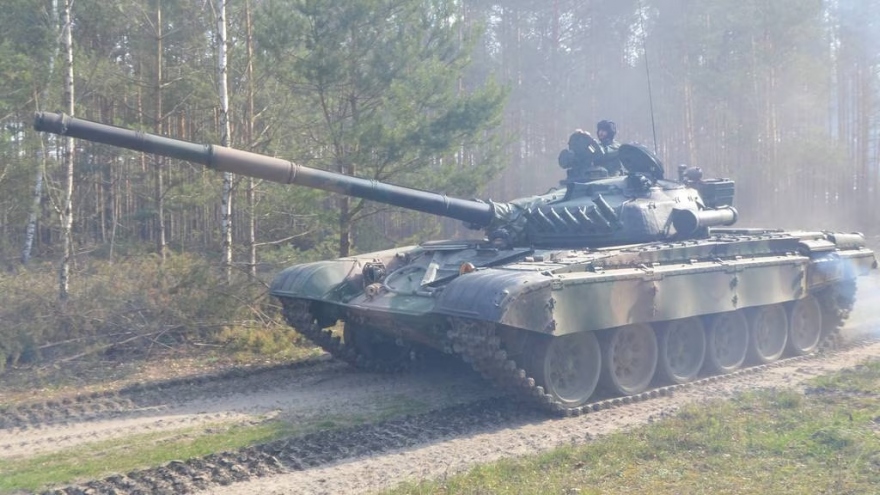 Đan Mạch lần đầu tiên viện trợ xe tăng T-72 cho Ukraine