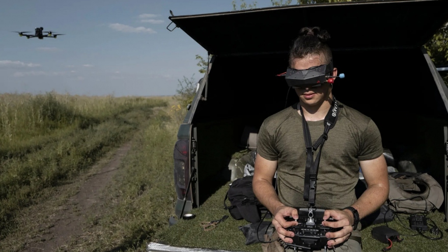 Ukraine tìm mọi cách tận dụng UAV thương mại đối phó Nga