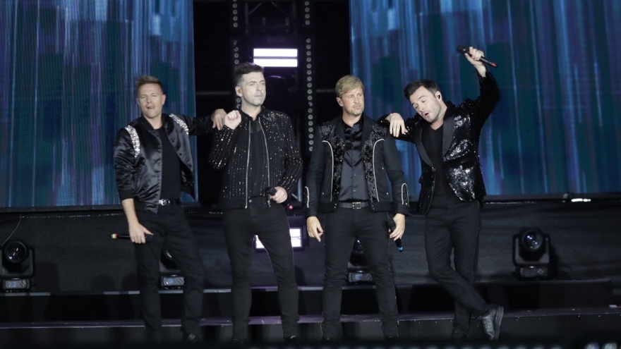 Chuyện showbiz: BTC show Westlife xin lỗi khán giả Việt
