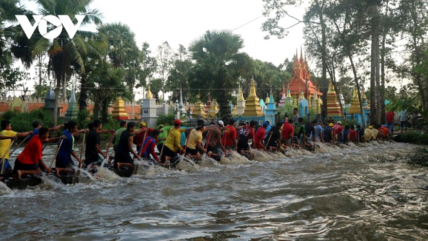 Khmer people in Mekong Delta preserve Ok Om Bok Festival