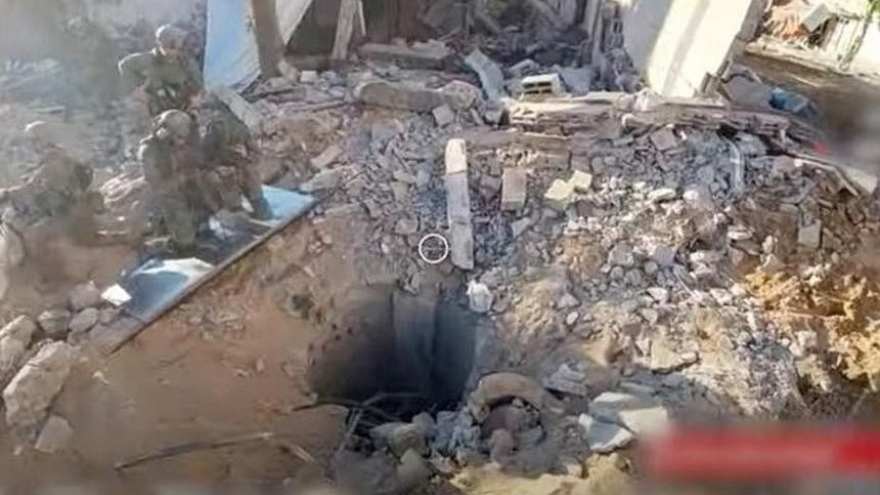 Cận cảnh đường hầm Israel vừa phát hiện bên dưới bệnh viện Al-Shifa