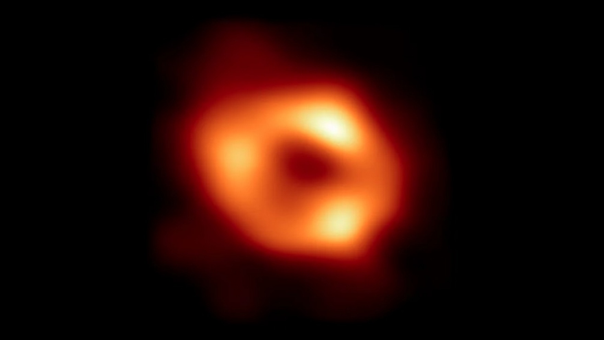 Bí ẩn hố đen siêu nặng ở trung tâm Dải Ngân hà làm thay đổi không – thời gian