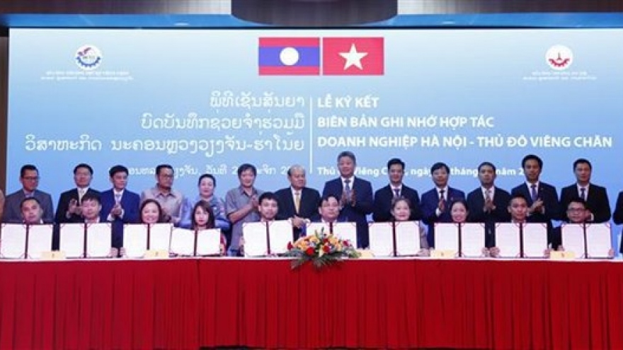 Hanoi, Vientiane sign numerous cooperation MoUs
