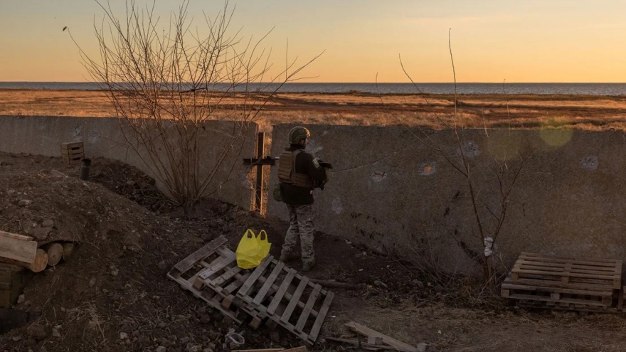 Tình cảnh quân Ukraine khi Nga bắn phá dồn dập bờ sông Dnipro