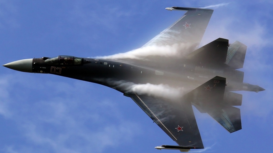 Máy bay Nga xuất kích nã tên lửa phá hủy căn cứ và vũ khí của Ukraine