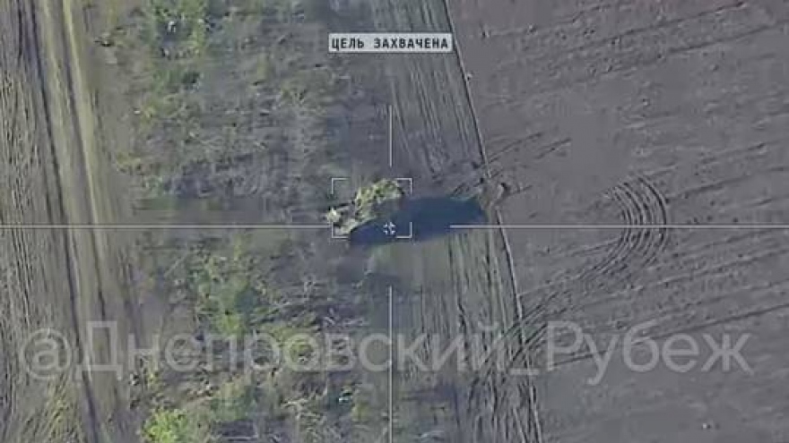 Pháo tự hành Krab bốc cháy sau khi trúng đòn tấn công của UAV Nga ở Kherson