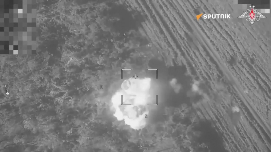 Xem lựu pháo Msta-B kết hợp với UAV Orlan phá hủy mục tiêu quân sự Ukraine