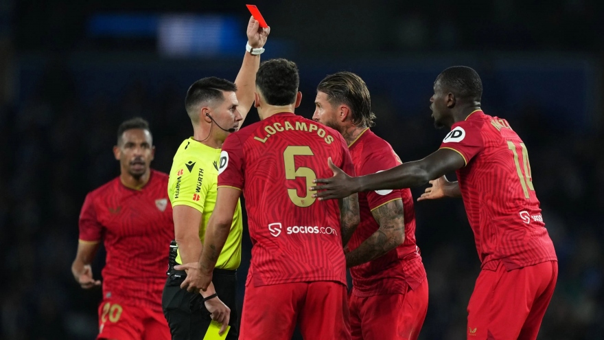 Hy hữu: Sergio Ramos nhận “2 thẻ đỏ” sau pha phạm lỗi thô bạo