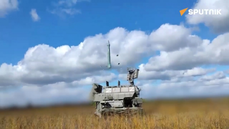 Cận cảnh Tor-M2 của Nga bắn hạ mục tiêu trên không ở Ukraine