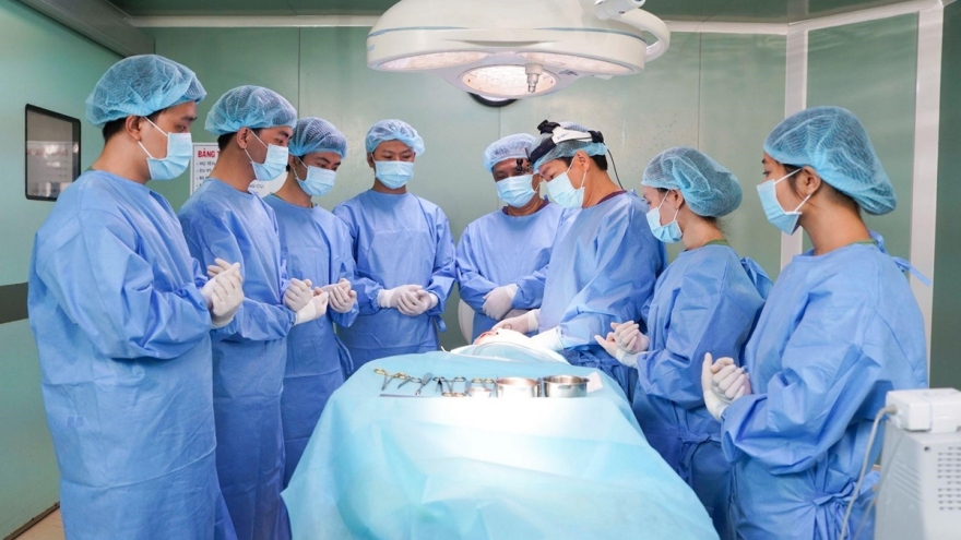 Phẫu thuật thẩm mỹ “bắt trend”: Thể hiện đẳng cấp hay rước họa vào thân?