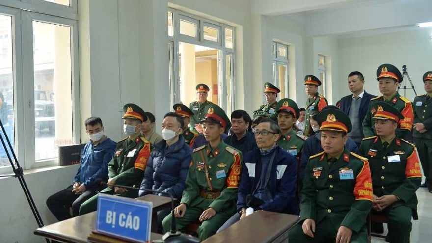 Bị cáo Phan Quốc Việt và 6 đồng phạm hầu tòa vụ gian dối kít xét nghiệm Việt Á