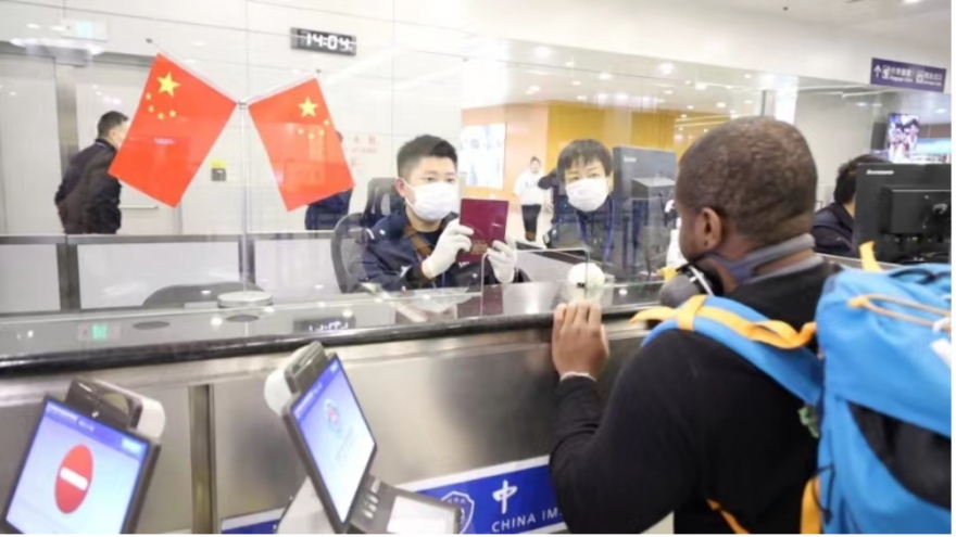 Trung Quốc bắt đầu thử nghiệm chính sách miễn thị thực đơn phương