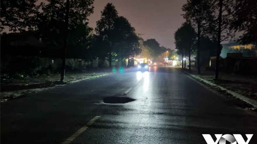 Hà Đông (Hà Nội): Dò dẫm lưu thông trên nhiều đường phố thiếu đèn
