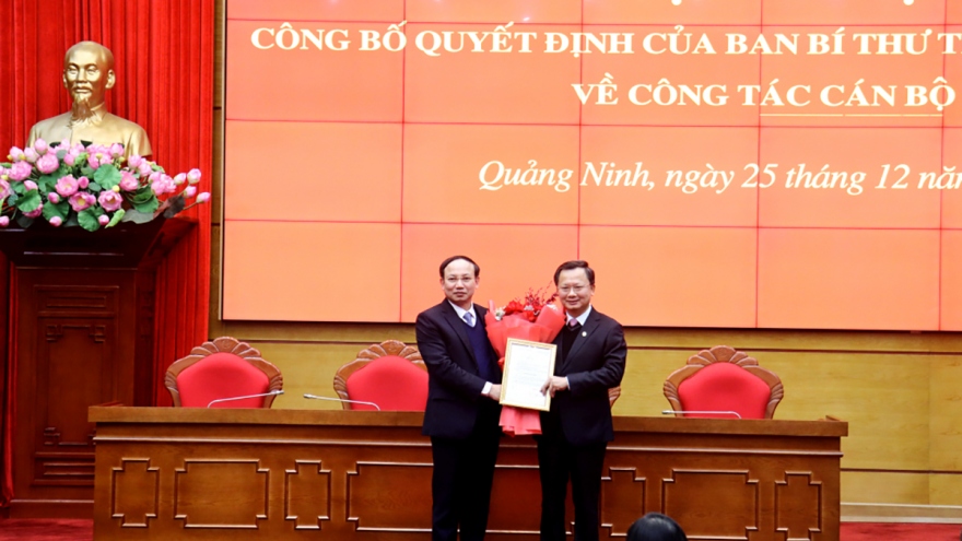Trao quyết định chuẩn y Phó Bí thư Tỉnh uỷ, Chủ tịch UBND tỉnh Quảng Ninh