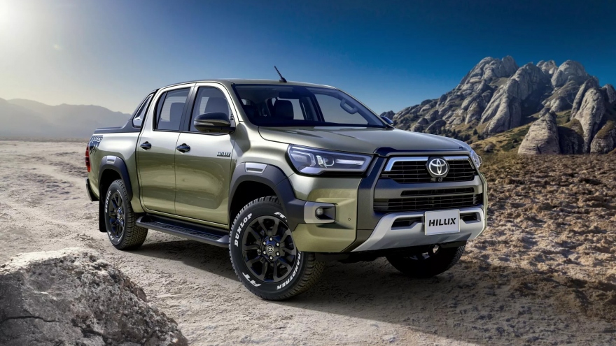 Xe bán tải Toyota Hilux Revo Rocco chuẩn bị ra mắt, giá từ 812 triệu đồng