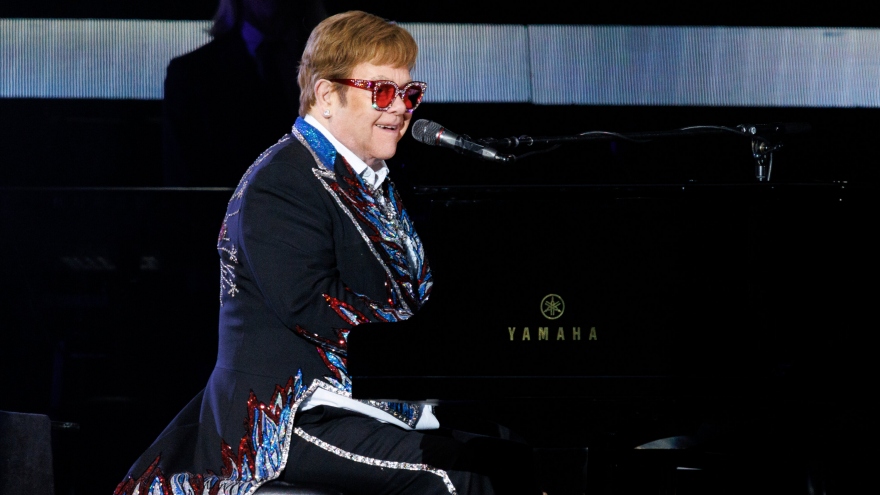 Elton John lọt danh sách nghệ sĩ lớn giành được cả 4 giải Emmy, Grammy, Oscar và Tony