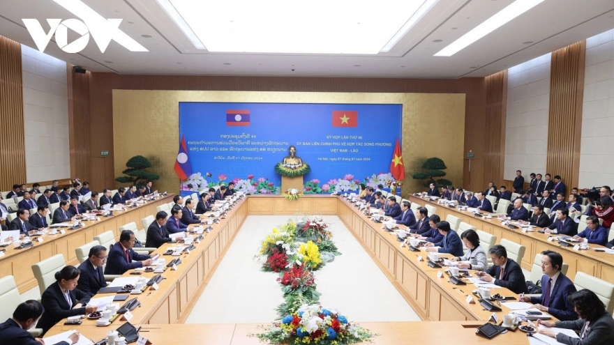 Vietnam and Laos unveil cooperation plans for 2024, bilateral trade to rise 15%