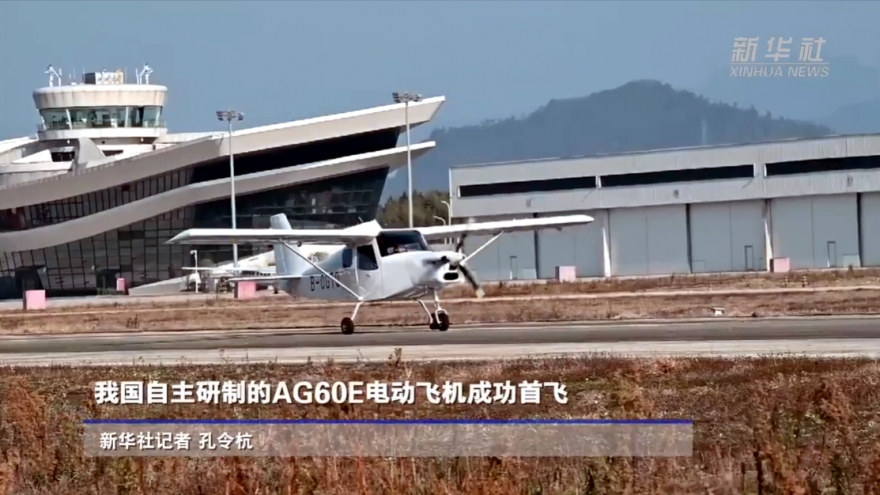 Máy bay điện của Trung Quốc thực hiện thành công chuyến bay đầu tiên