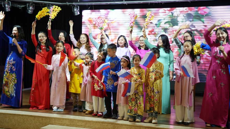 Xuân quê hương Tết Giáp Thìn 2024: Ấm lòng bà con người Việt tại Liên bang Nga