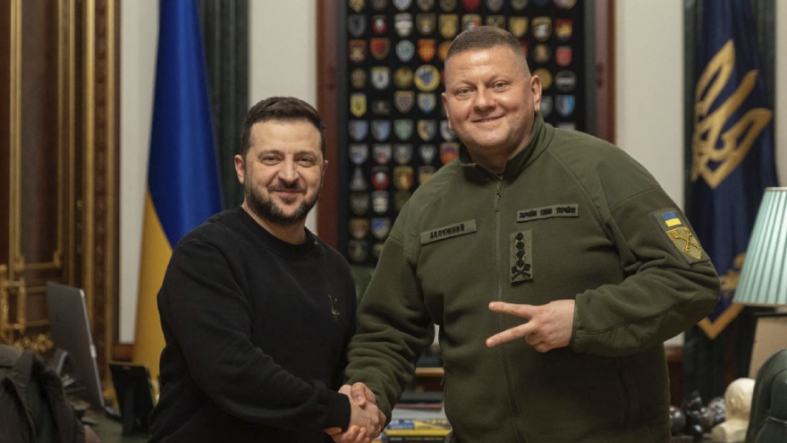 Ông Zelensky chính thức sa thải Tổng tư lệnh Zaluzhny