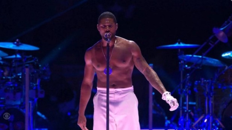 Ca sĩ Usher kiếm được bao nhiêu khi biểu diễn 15 phút tại Super Bowl?