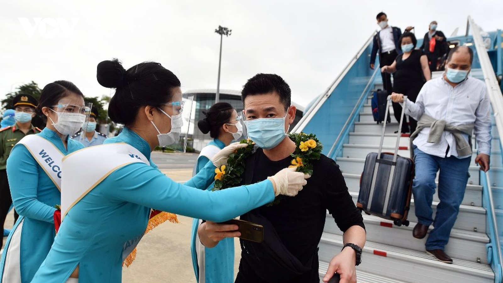 Những vị khách quốc tế đầu tiên xuống sân bay Đà Nẵng