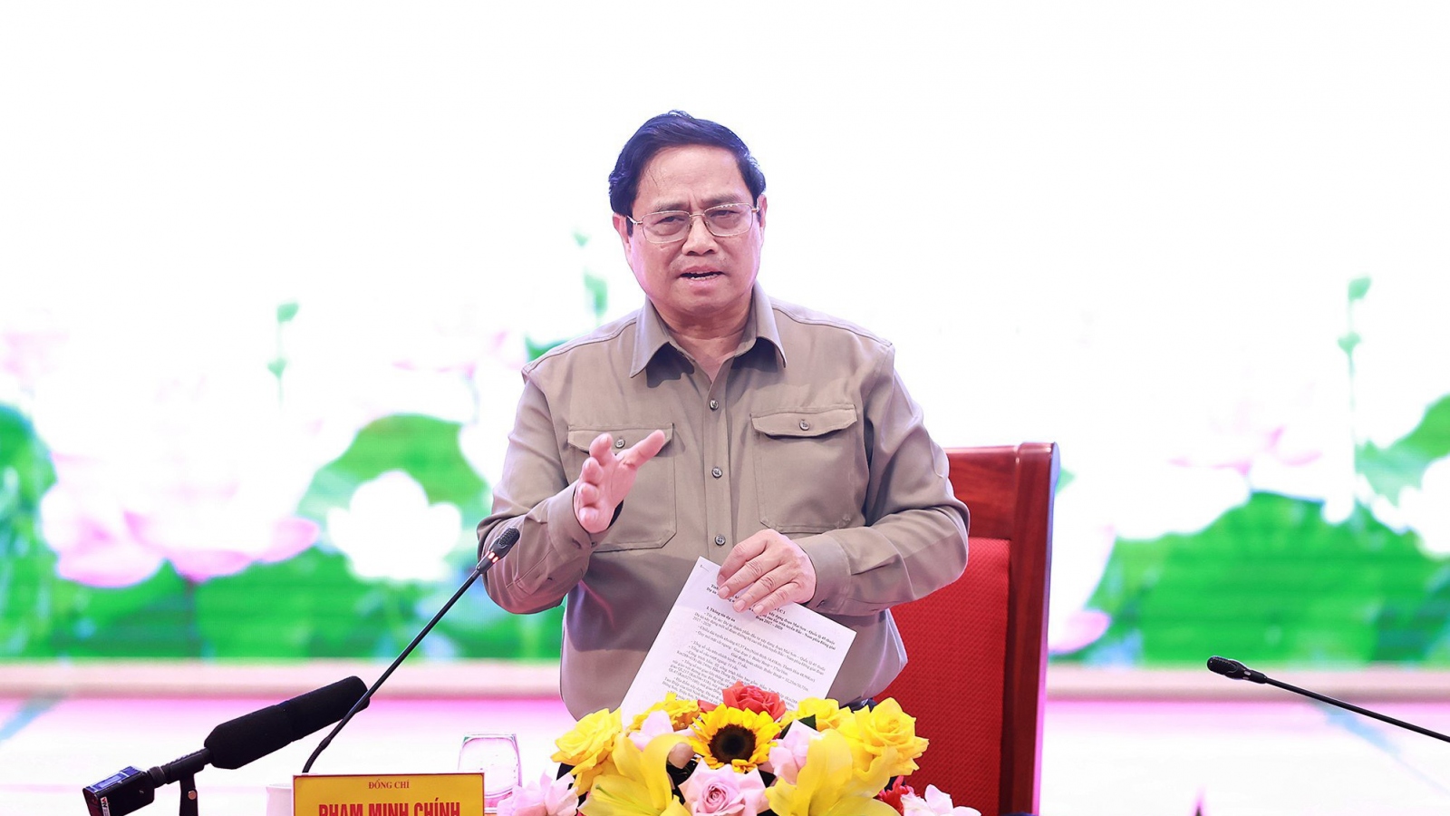 Thủ tướng Phạm Minh Chính chủ trì họp về 10 dự án đường bộ cao tốc Bắc-Nam phía Đông