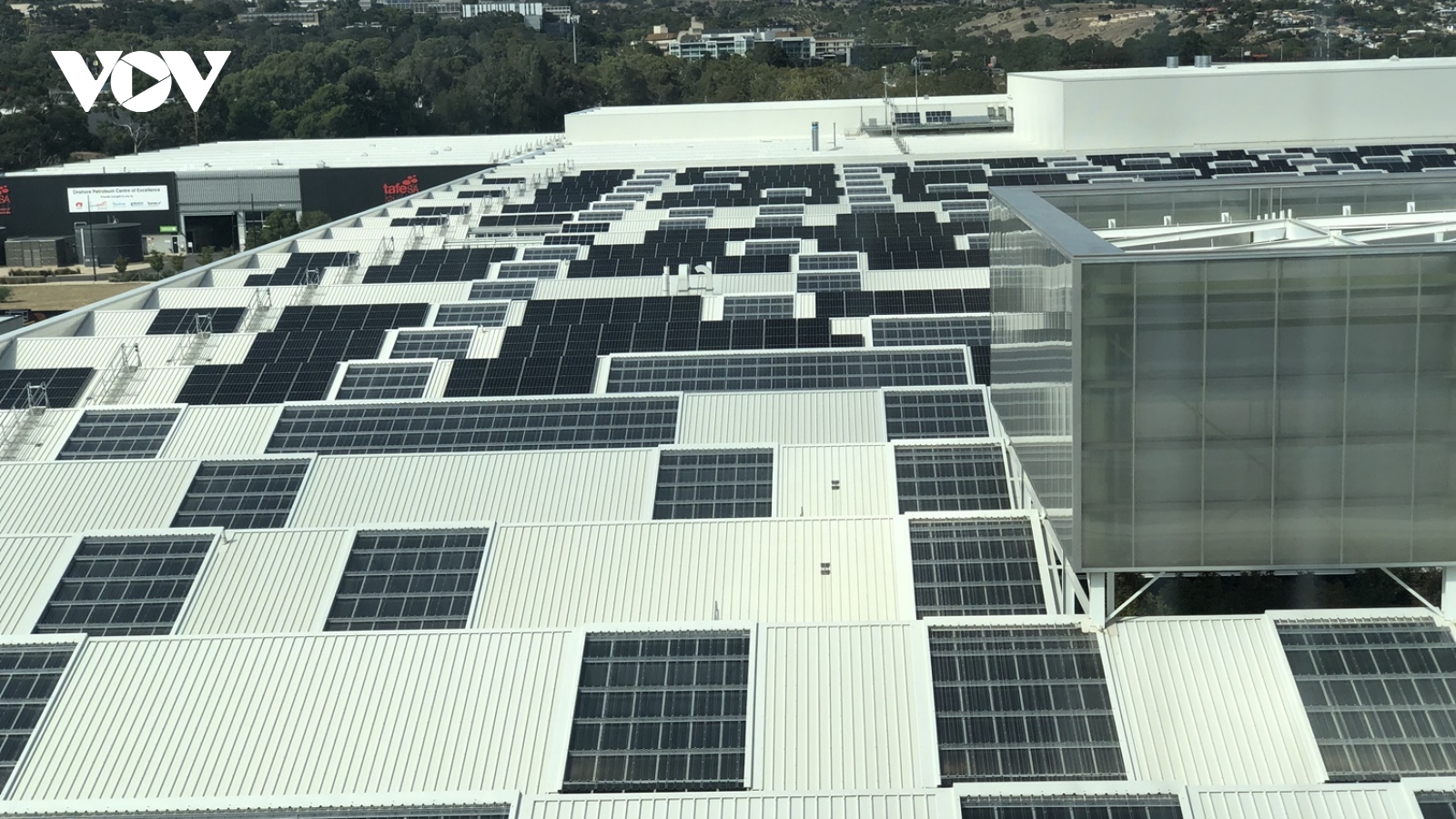 Năng lượng mặt trời, điện gió phát triển mạnh tại Australia