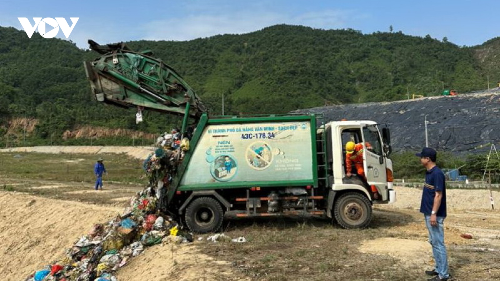 Bãi rác Khánh Sơn (Đà Nẵng) quá tải, tiến độ 2 nhà máy xử lý rác chậm