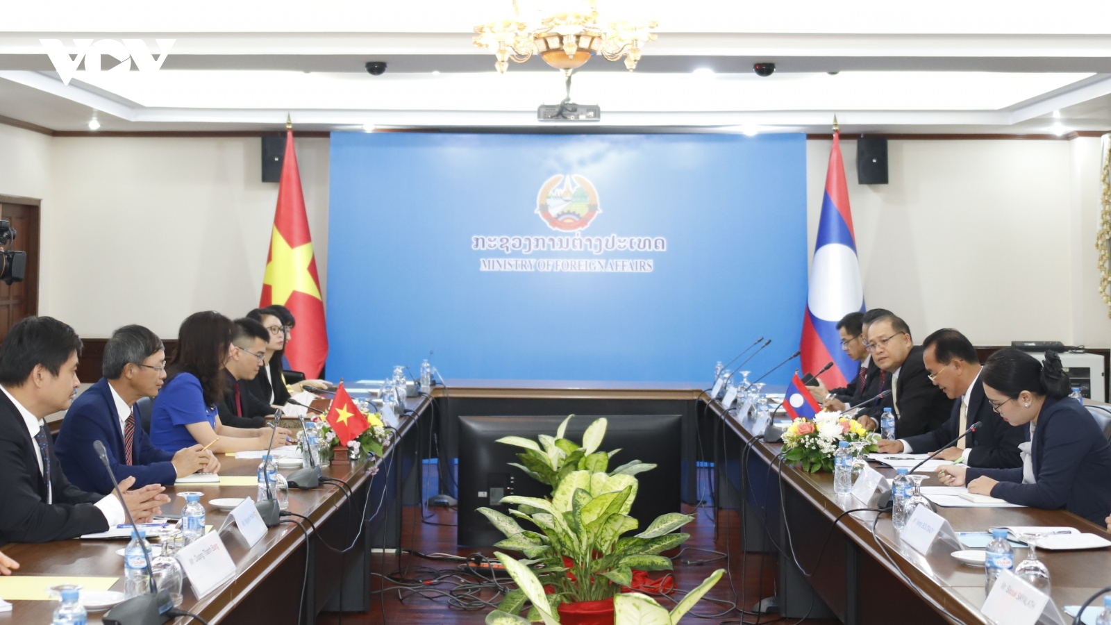 Việt Nam và Lào tăng cường hợp tác hỗ trợ người Việt tại Lào