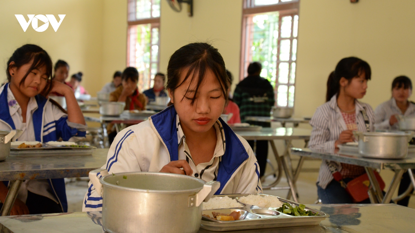 Tăng cường đảm bảo an toàn vệ sinh thực phẩm bếp ăn bán trú ở Sơn La