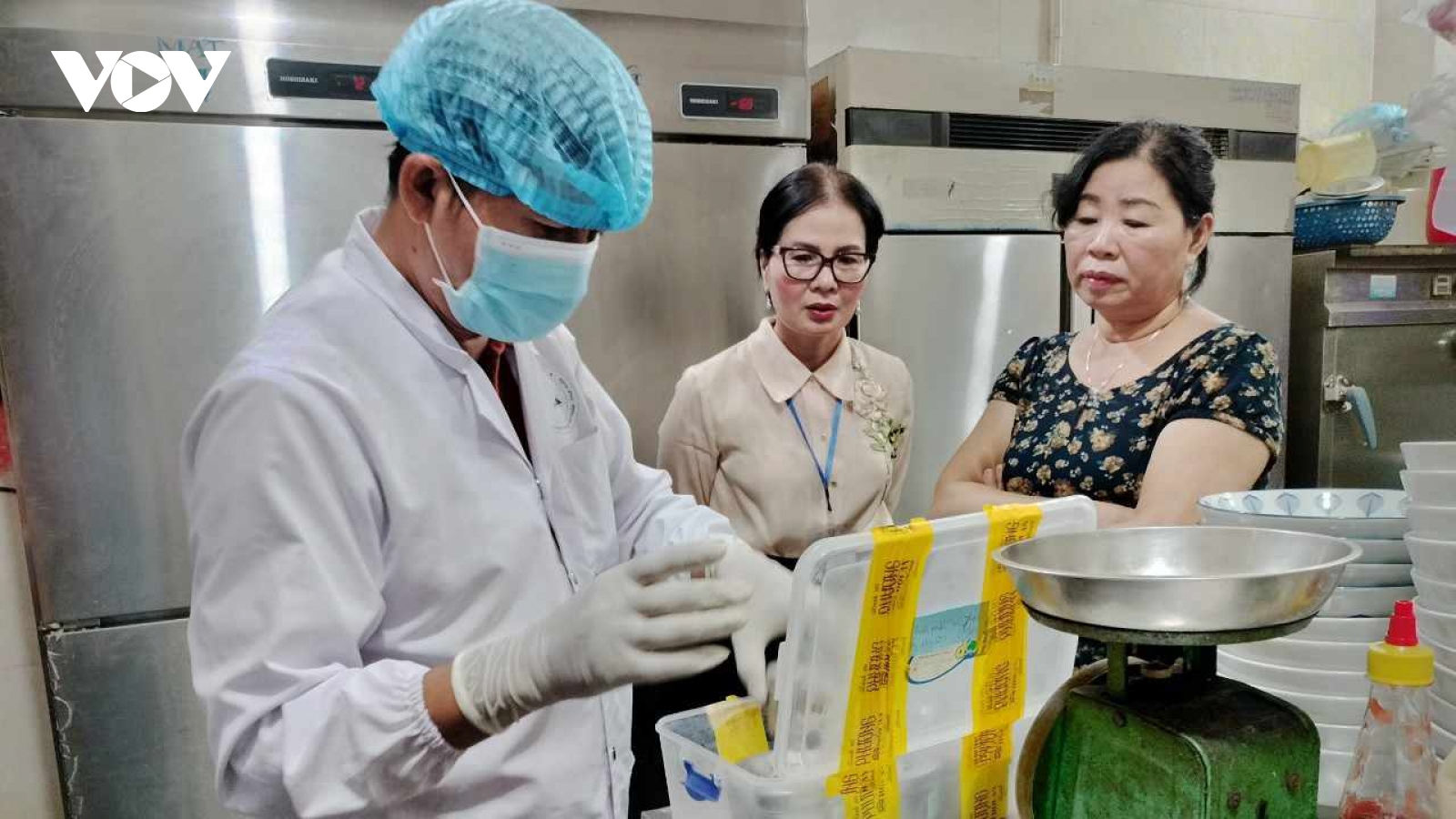 31 người bị ngộ độc sau khi ăn bánh mì Phượng, thành phố Hội An