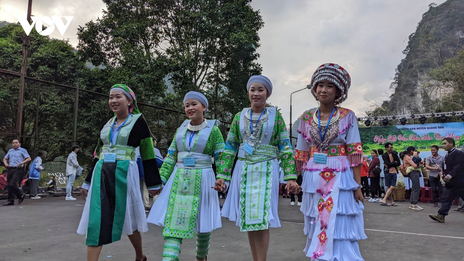 Giữ gìn và phát huy giá trị trang phục truyền thống người Mông trắng ở Cao Bằng